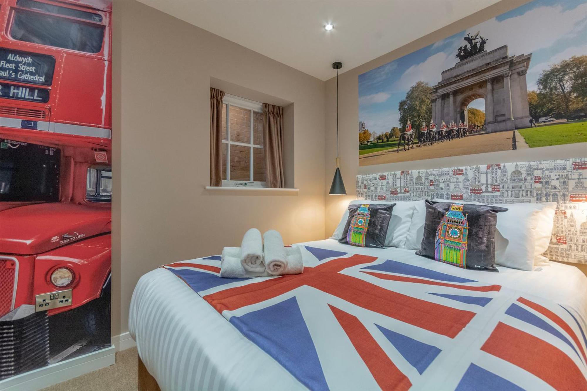 The Old School House - Luxury Themed *